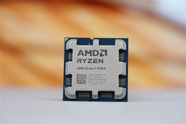 功耗骤降38%！AMD锐龙5 9600X、锐龙7 9700X图赏